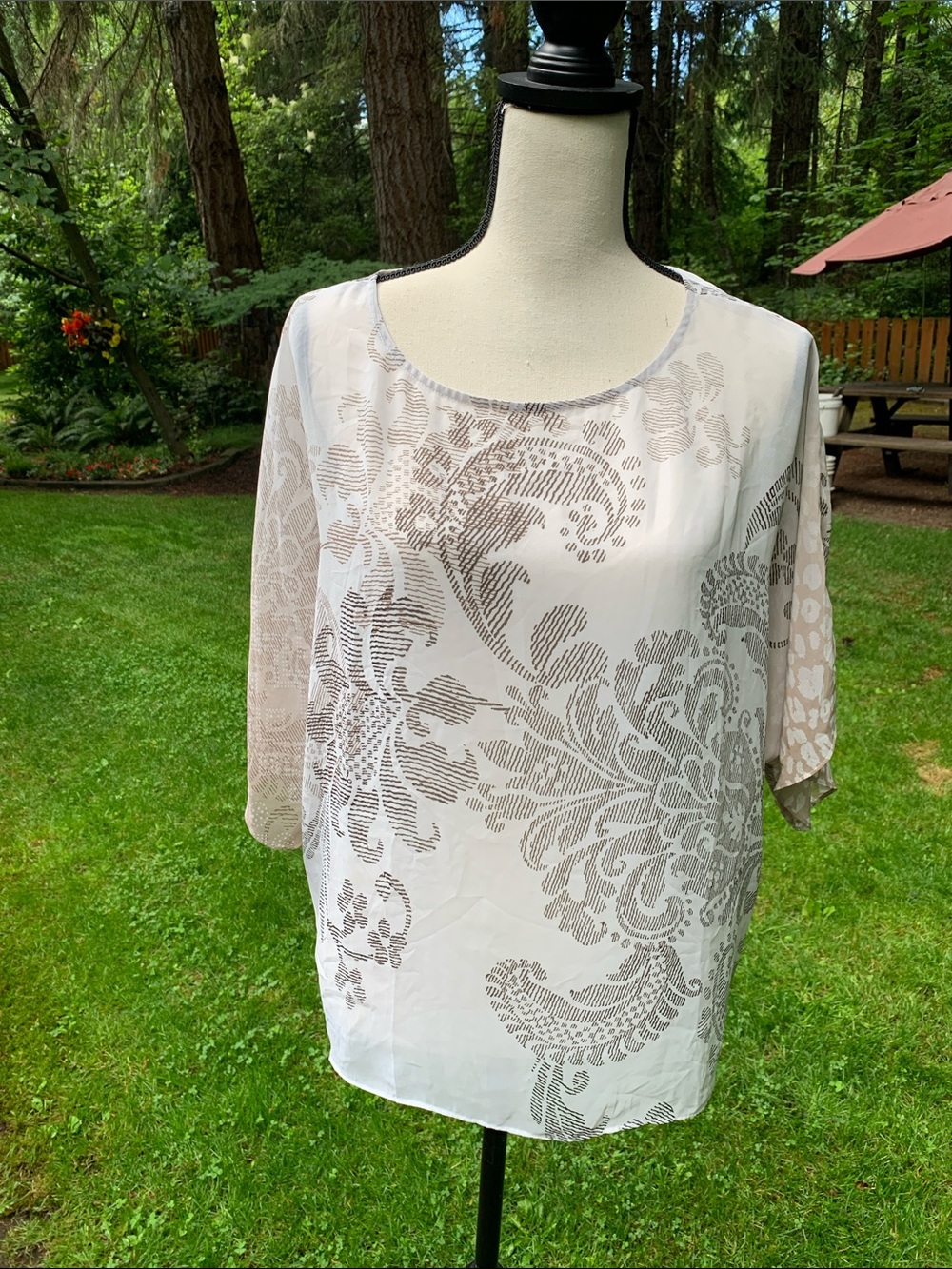 Chicos Womens White & Taupe Paisley and Floral Sheer Blouse.